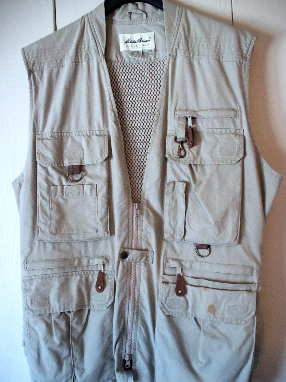 VTG Eddie Bauer Men’s Outdoor/Fishing Utility Vest – Size Large – Khaki Tan